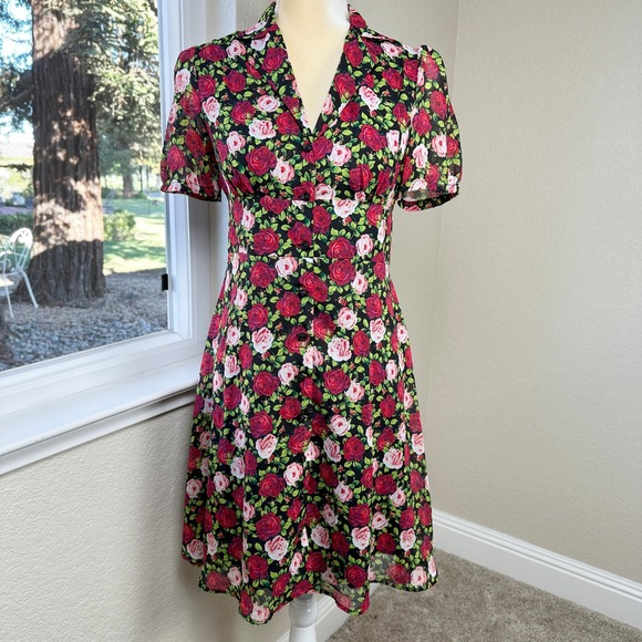 Betsey Johnson Roses Floral Print Mini Tea Dress Womens 2 Short Sleeve Fitted - Picture 1 of 10